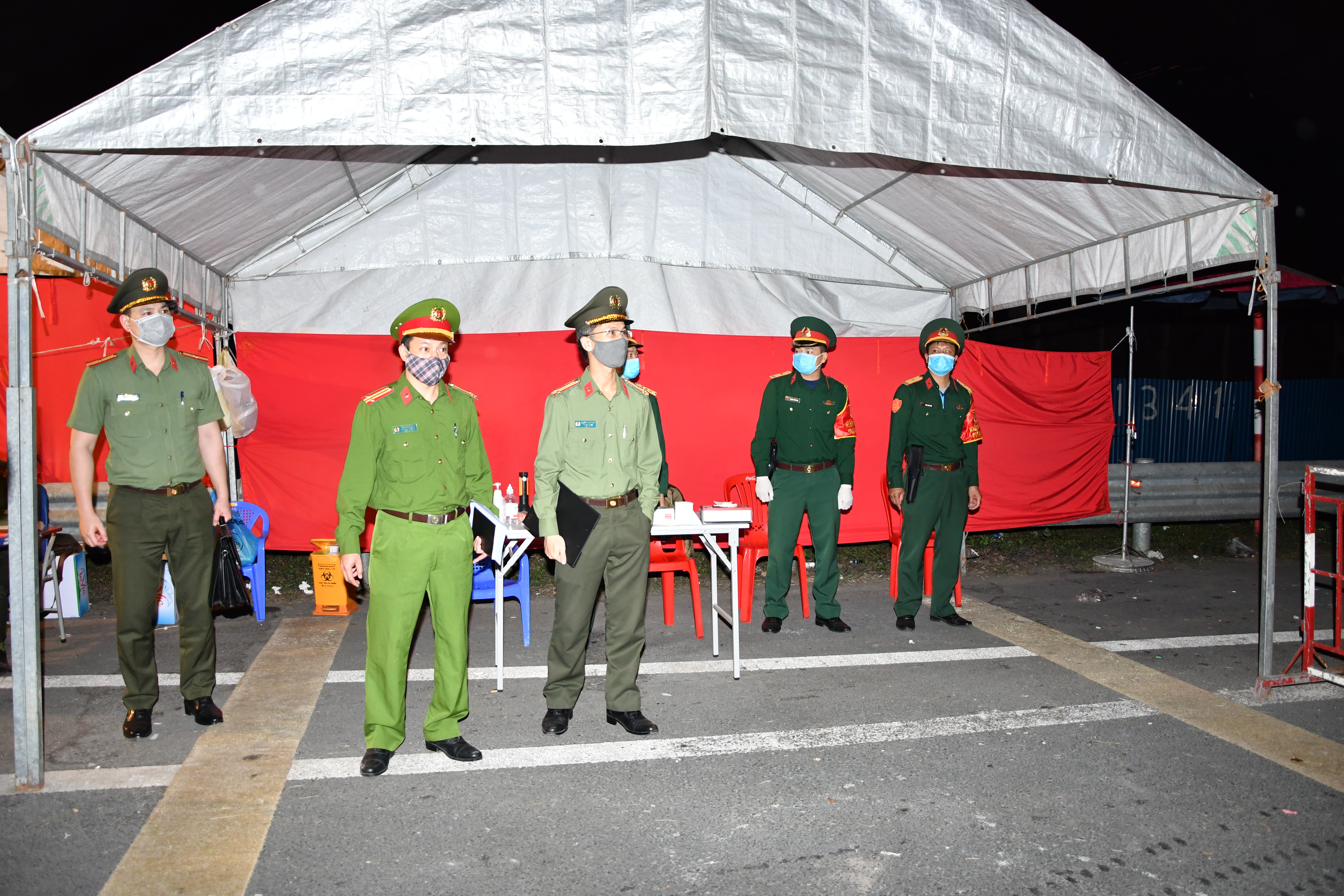 Kiểm tra 12.654 phương tiện vào thành phố